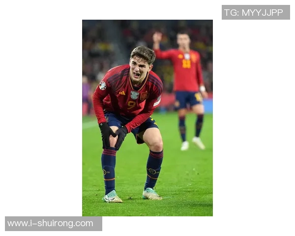 足球明星携手LV背包展现时尚魅力与运动风采的完美结合